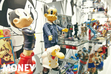 영 앤 리치의 서재에는 OOO이 있다