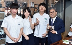 이재정 경기도교육감, 분당경영고 방문 학생 격려