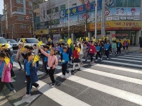 대구 한샘초, 어린이 보행 안전교육 ‘엄마손 캠페인’ 실시