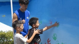 가천대 예술대학 학생들, 지역 초등학교 벽화 봉사 펼쳐
