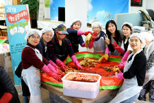 라이프오브더칠드런, ‘사랑의 김장 김치’ 어려운 이웃에 나눔 행사 눈길