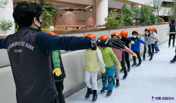 “몸으로 익히는 영어” 한울잉글리시, 롯데월드 아이스링크 아이스 스케이트 수업 선봬