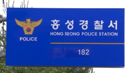 충남 홍성, 승용차 중앙선 넘어 승합차와 충돌..60세 운전자 1명 사망