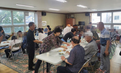 제주시 일도1동통장협의회, 관내 경로당 어르신을 위한 짜장면 급식 봉사