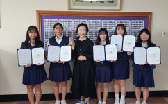 경해장학복지재단, 제주여중 학생에게 350만원 장학금 전달
