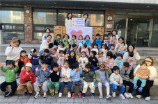 제주시 삼도1동 아이숲어린이집 원아, 나눔장터 수익금으로 마련한 라면 18박스 전달