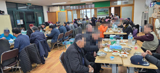 김영신 제주시 용담2동 월성마을 회장 경로당 이용 어르신에 점심 제공