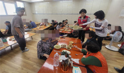 제주시 일도1동통장협의회, 관내 경로당 어르신을 위한 전복죽 급식 봉사