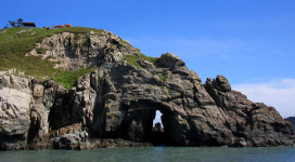 발길 잡는 아름다운 해식동굴·해안 절경 눈길