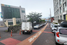 다양한 벽화 감상하면서 조용히 거닐 수 있는 두맹이골목