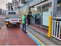 새마을지도자아라동협의회, 버스정류소 및 도로 주변 환경정비 실시