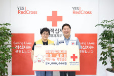 오춘희 회장, 제주적십자사에 특별성금 400만원 기탁