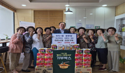 윤순복 제주시 이도1동경로당 회장·김영자 전(前) 회장 나눔기쁨, 둘하나 함께라면 라면 4상자 기탁