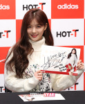 [포토S] 김유정, 사인 들고 귀여운 미소