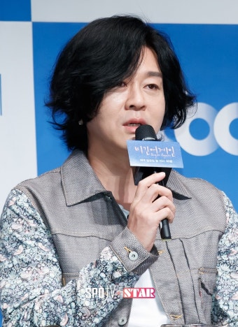 [포토S] 인사하는 가수 윤도현