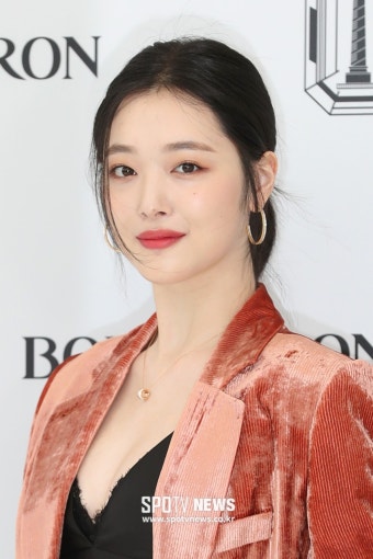 [포토S] 설리, 투명한 피부