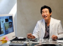 매일 비타민 C 6000mg 섭취하고  스쿼트 자세로 근력 높여요 비타민 팀닥터 권오중 박사