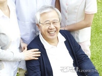 [덴탈플러스] 신체적 부담 덜어주는 무절개 임플란트 인기