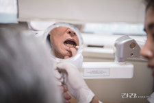 무치악으로 인한 통증·불편함, 전체임플란트도 한 방법