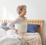 등 쑤시고 아픈 날개죽지통증 한의원 치료는?