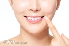 [김문섭의 치아시크릿] 큰 맘 먹고 치아교정 결심했다면…교정 장치 장단점 비교