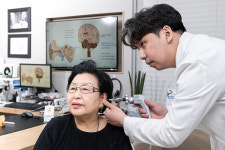 히어링허브 대구보청기센터, 편측성 난청엔 크로스 및 골전도보청기 고려