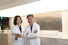 강남성모원안과 원장단, 안과의사들의 교과서 『백내장』 최신판 집필 참여