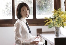 [그 옷 어디꺼] 아이유, 뮤직비디오 밤편지 속 리본 블라우스 어디꺼?
