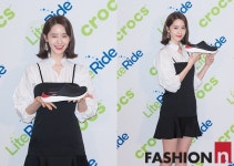 [패션엔 포토] 윤아, 민박집 알바의 변신! 페미닌 원피스 차려입은 꽃사슴