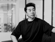 디자이너 롤모델 김성민, 창업 12년 패션과 화장품 둘다 잡은 결정적 순간들