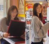 ‘뉴욕댁’ 손태영, 안경 쓰니 대학생! 두아이 엄마의 맨투맨 일상룩