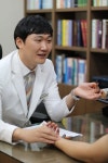 관절 파괴 및 장애를 초래하는 류마티스관절염, 조기 치료 현명