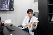 노화에 의해 발생하는 퇴행성관절염, 관절내시경을 통해 회복 기대