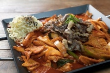 대구 신천시장 맛집 팔도실비집, 전 세대 어우르는 인테리어와 메뉴로 회식 자리 제격