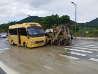 세종호수공원 교차로서 아찔한 레미콘 전도 사고