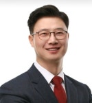가을은 털갈이의 계절? 가늘어지고 우수수 빠지는 탈모 예방과 치료