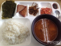 이마트-신세계푸드, 질 나쁜 구내식당‧일감몰아주기 관계 있다? 없다?