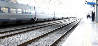 전주역서 선로에 앉아있던 20대 남성 열차에 치여 중상