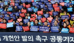본격화되는 개헌 논의…4년 중임제 운명은