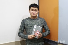 회색인간 김동식 작가 독자들이 남기는 댓글이 좋아 글쓰기 시작했죠