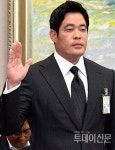 정용진 신세계 부회장, 등기이사에 이름 언제 올리나…책임경영 회피 논란