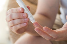 [소아당뇨맘의 눈물] 자녀 돌보려 직구한 의료기기가 불법이라니