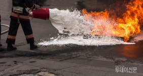 부산 LPG가스 충전소 화재 2명 사망…잔류가스 유출 추정