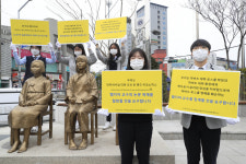 [Today_Pub: 할머니, 우리 할머니] 위안부 왜곡은 해결하지 못한 역사의 반복