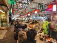 [르포] 100년 역사 자랑하는 광장시장, 종로구 핫플로 거듭나