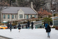 내년 대학등록금 인상 한도 5.64%…교육부 동결 요청