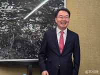 대주주는 뒤에서 밀어주고…한미약품, 전문경영인 체제 전환