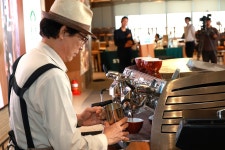 라떼아트로 만든 새로운 꿈, 시니어 바리스타들의 빛나는 도전