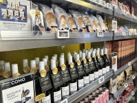 굿즈·뷰티·셀프카페 한곳에...이마트24, Z세대 겨냥한 트렌드랩 열었다