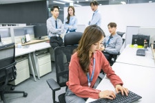 성범죄 당해도 회사·정부 못 믿어…직장인 2명 중 1명 보호 불신